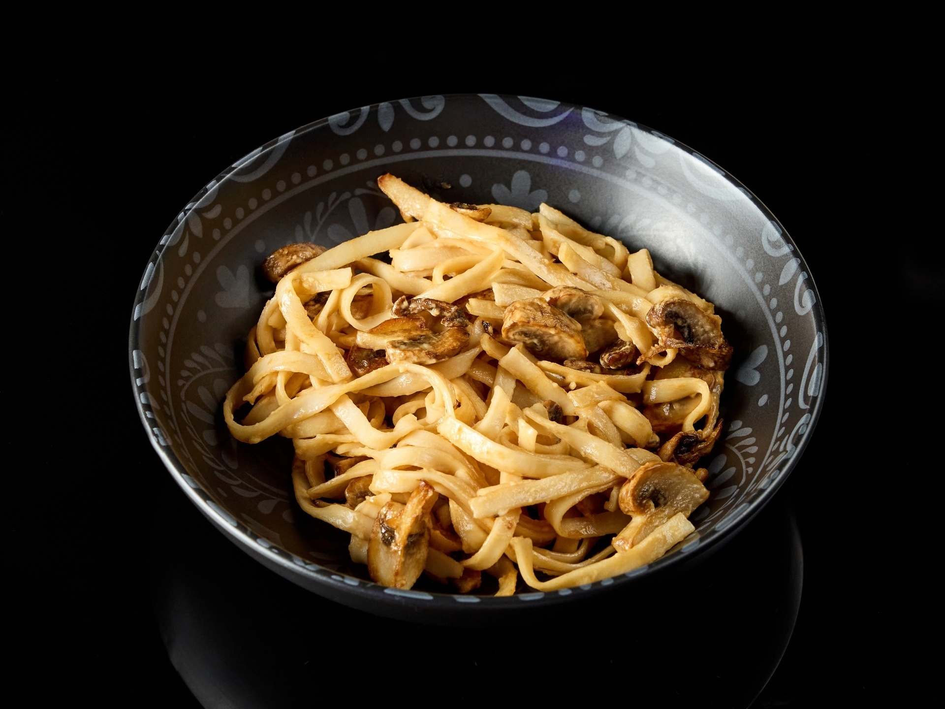 WOK со свежими опятами и шампиньонами