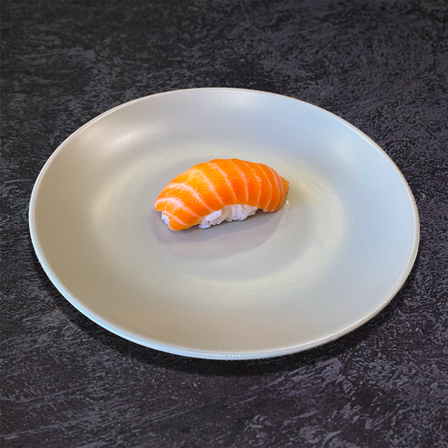 Суши с лососем