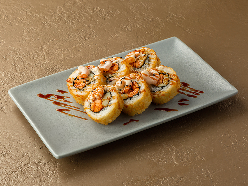 Тёплый ролл с креветками в сливочном соусе