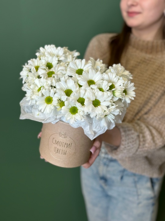 Крафтовая коробочка с хризантемой ромашка