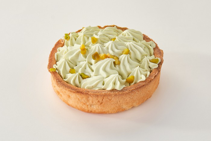 Тарт с фисташкой и малиной