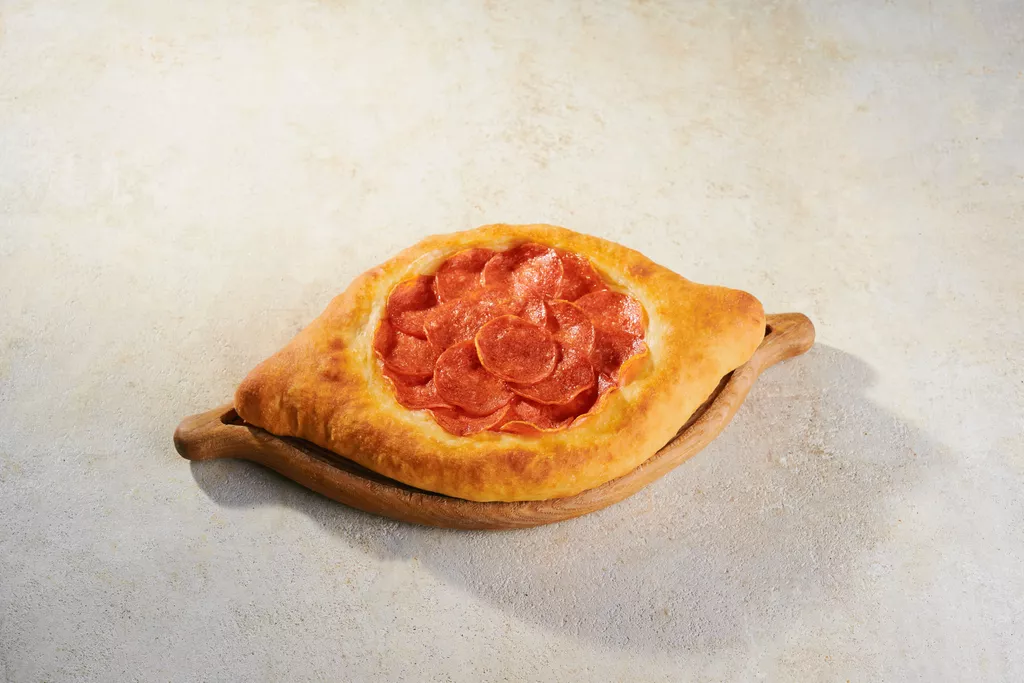 Хачапури по-аджарски с пеперони