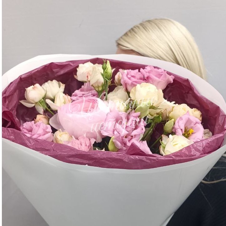 Букет «Букет с ранункулюсом Нежный поцелуй»