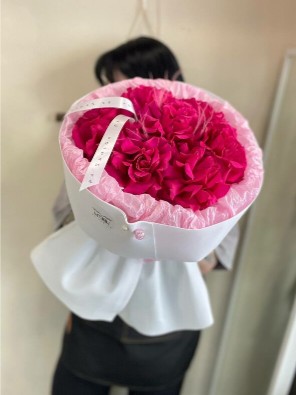 Букет из Маликовых Французских Роз в фирменном оформлении