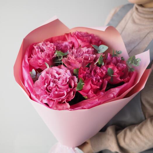 Монобукет из пионовидных роз Country Blues с эвкалиптом