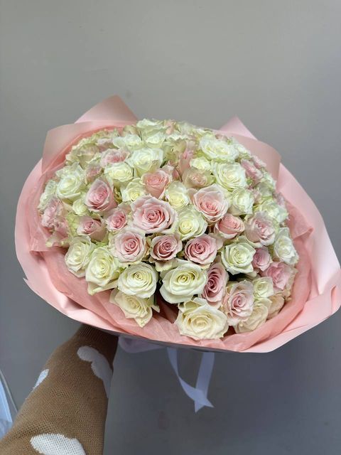 Букет из 51 нежной кенийской розы