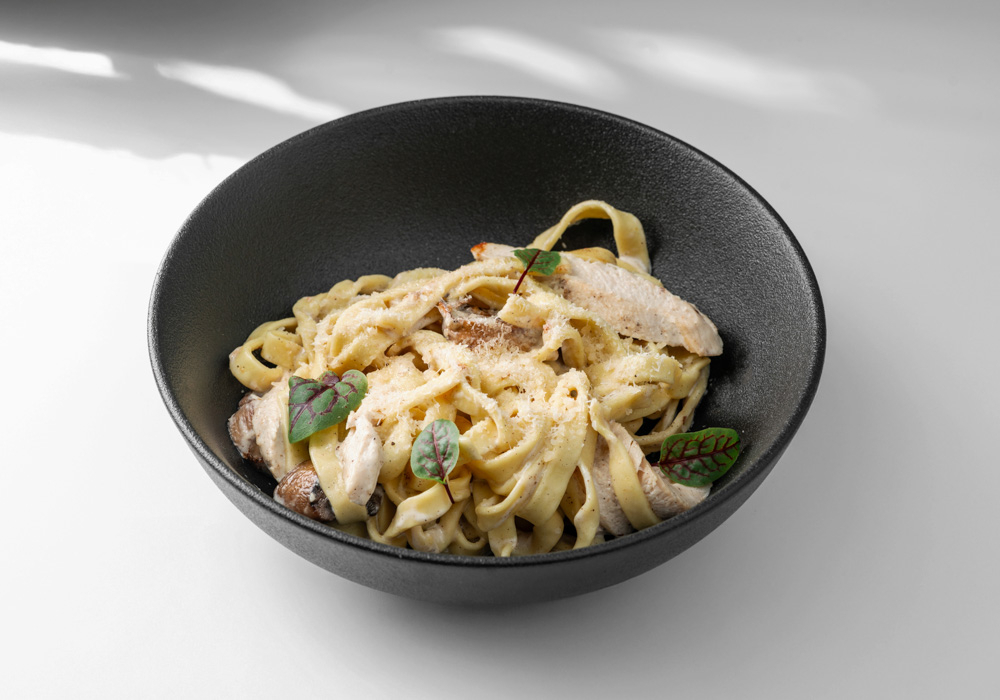 Паста с цыпленком и грибами