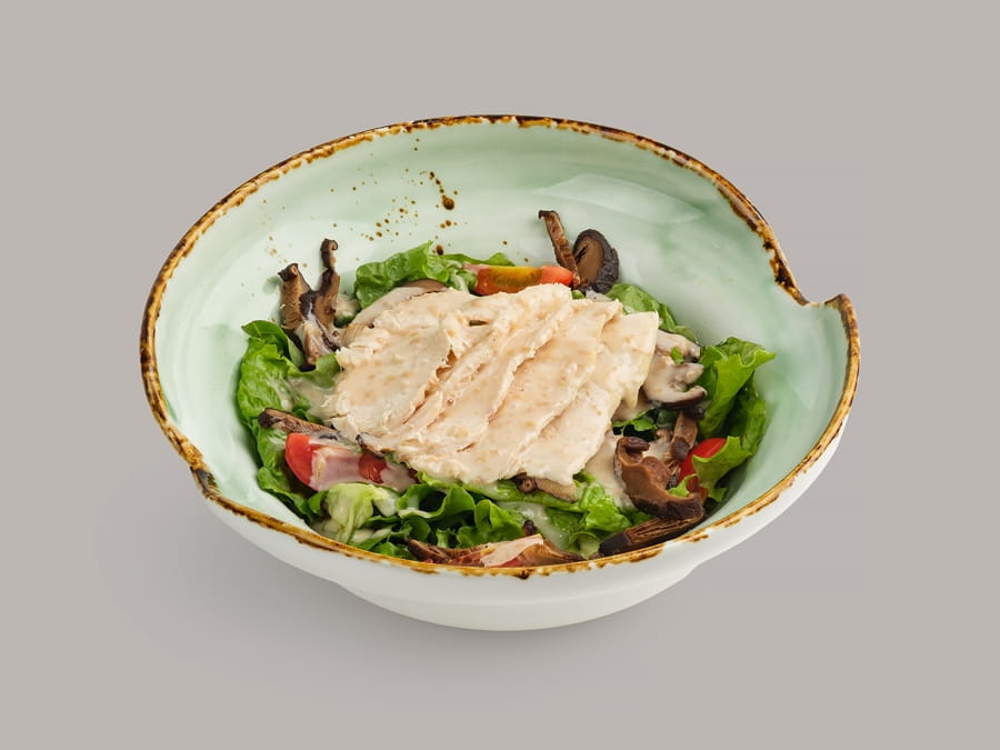 Салат с курицей и ореховым соусом