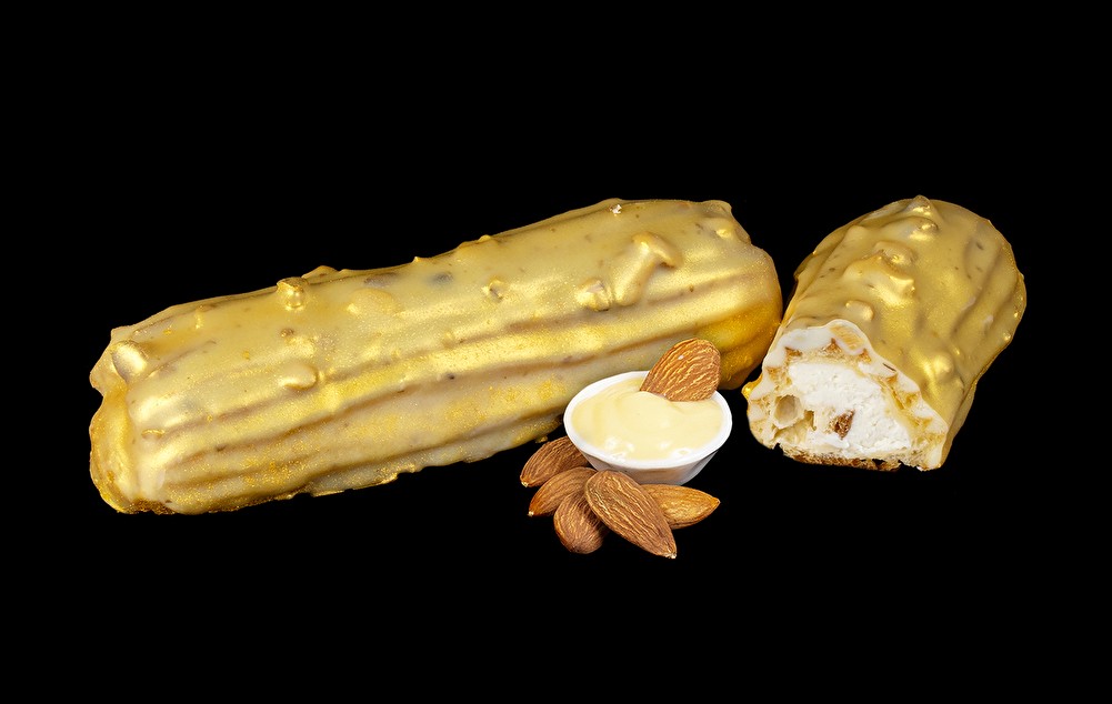 Эклер с миндалём и амаретто