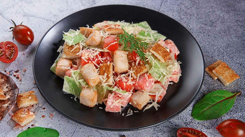 Салат Цезарь с курицей