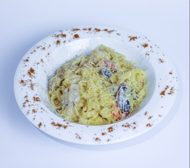 Паста с курицей и грибами