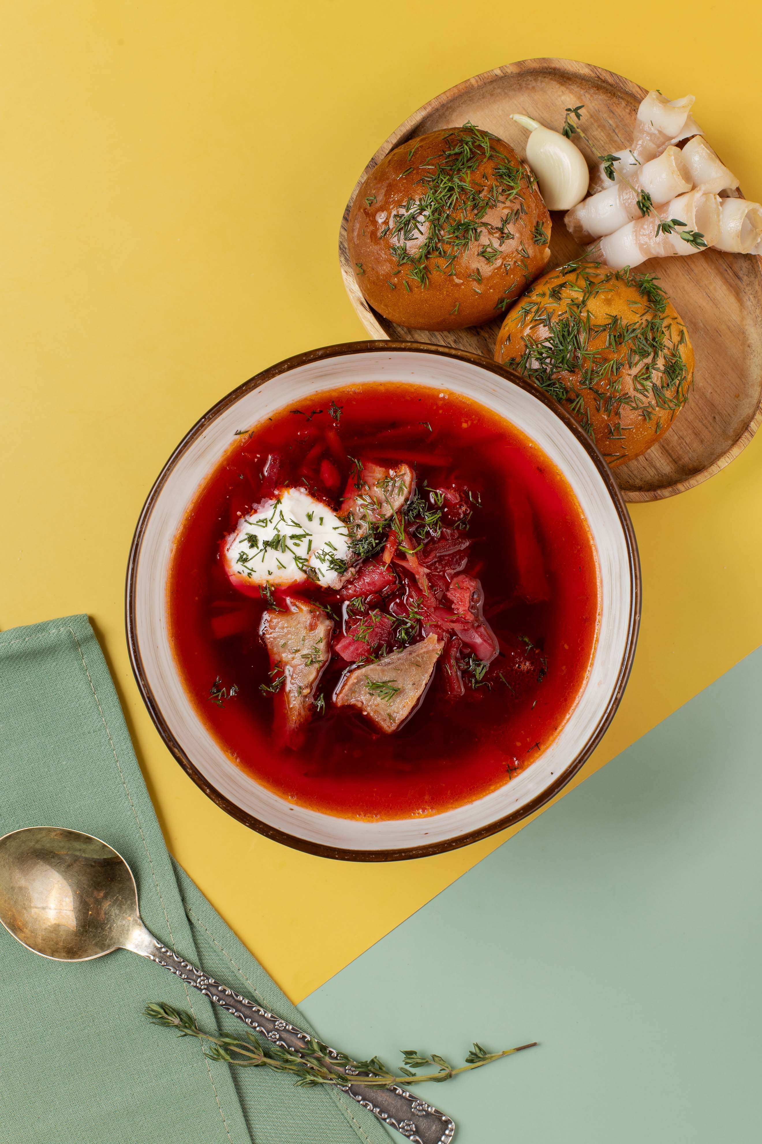 Борщ с пампушками и салом