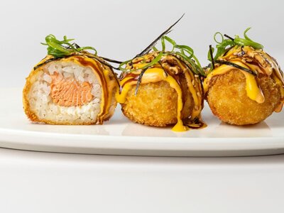 Рисовые шарики с лососем