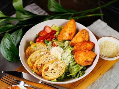 Цезарь с цыплёнком