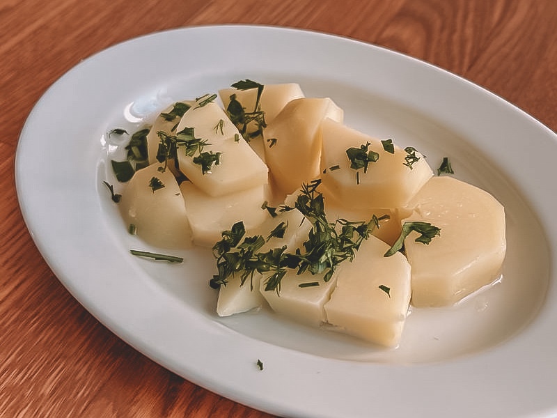 Картофель отварной с маслом и зеленью