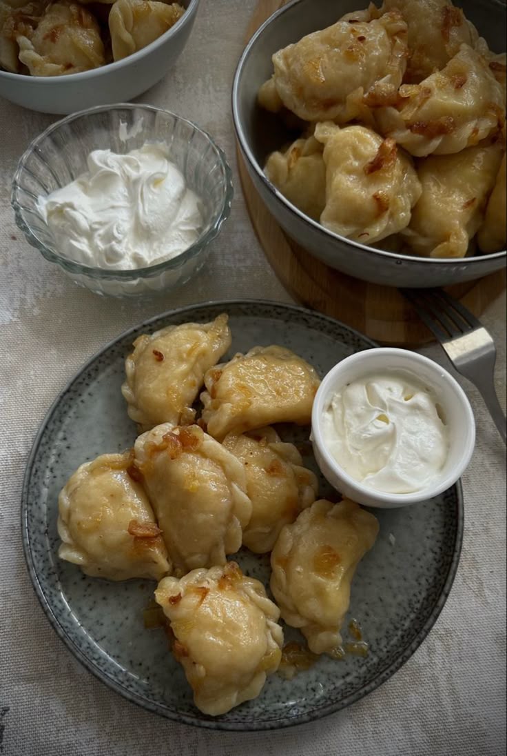 Вареники с картофелем и жареным луком.