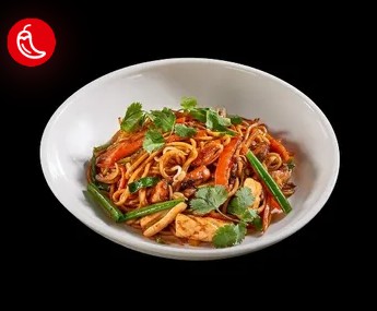 Китайская лапша с кальмаром, мидиями и овощами