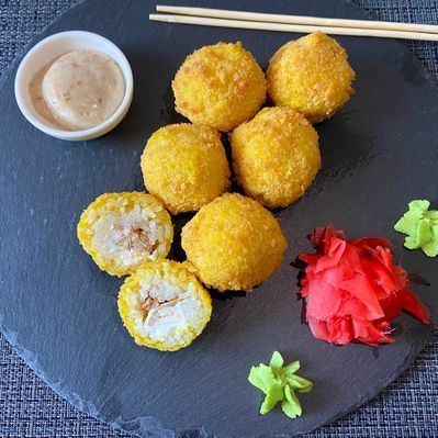 Шарики в темпуре с курицей + соус на выбор