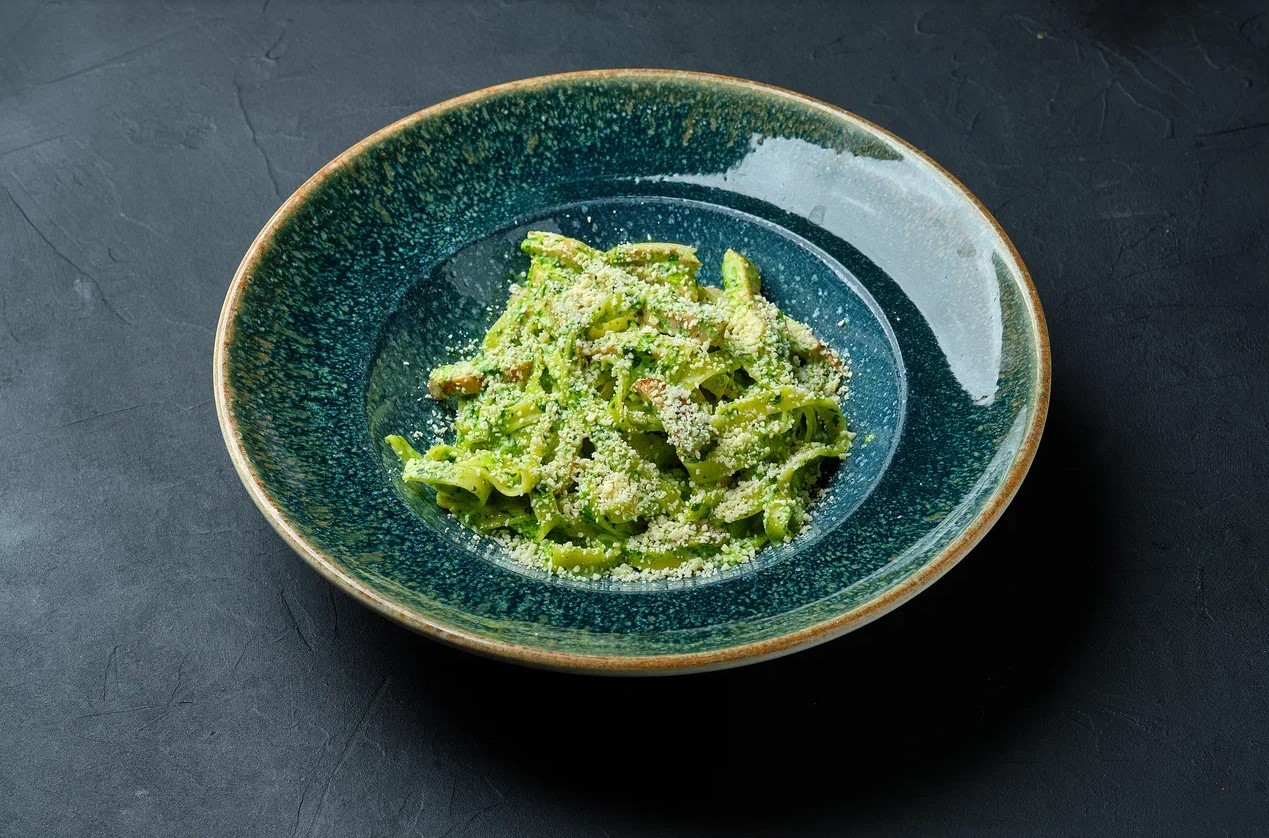 Паста сливочная с курицей и шпинатом