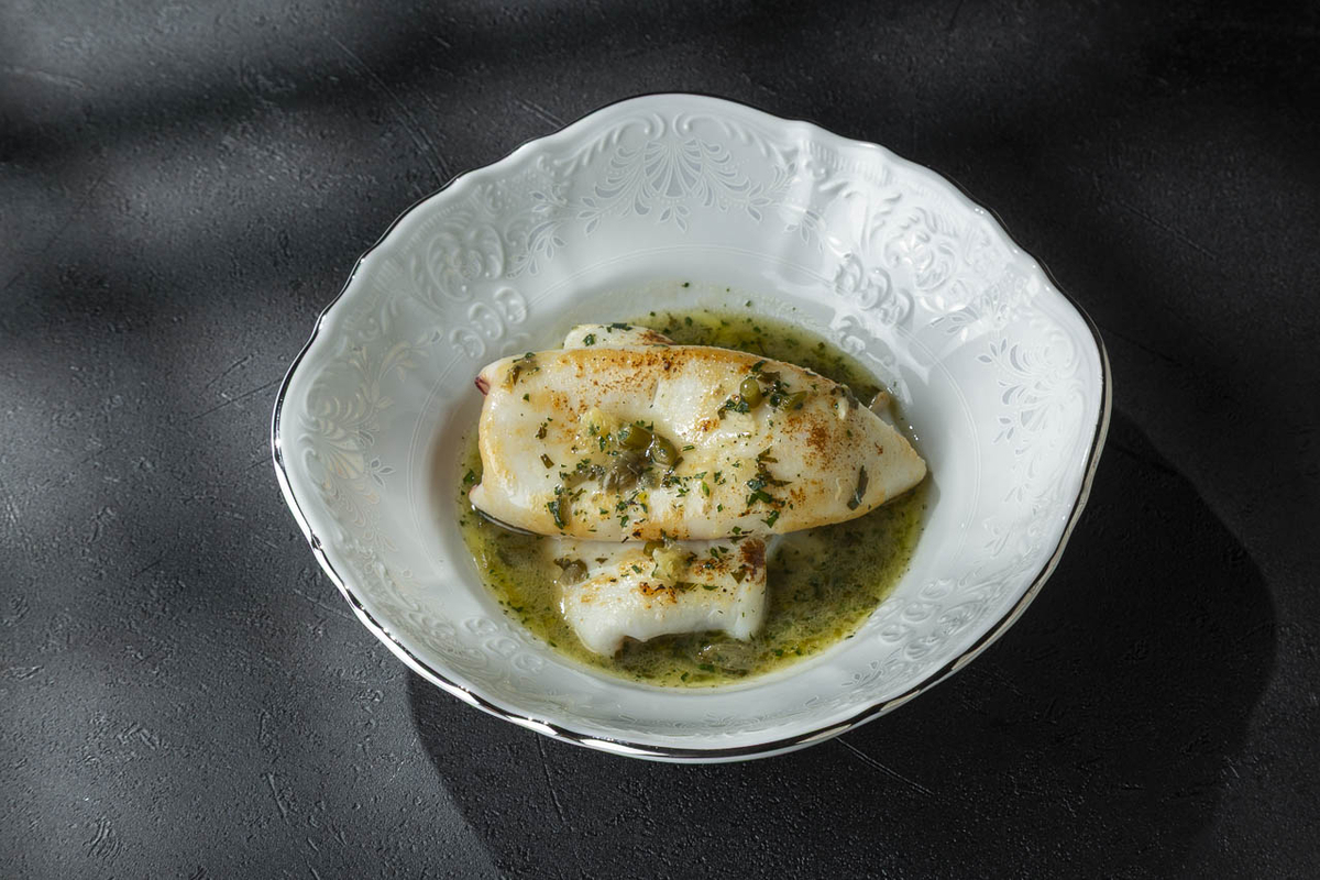 Кальмар в соусе из солёных лимонов и джонджоли