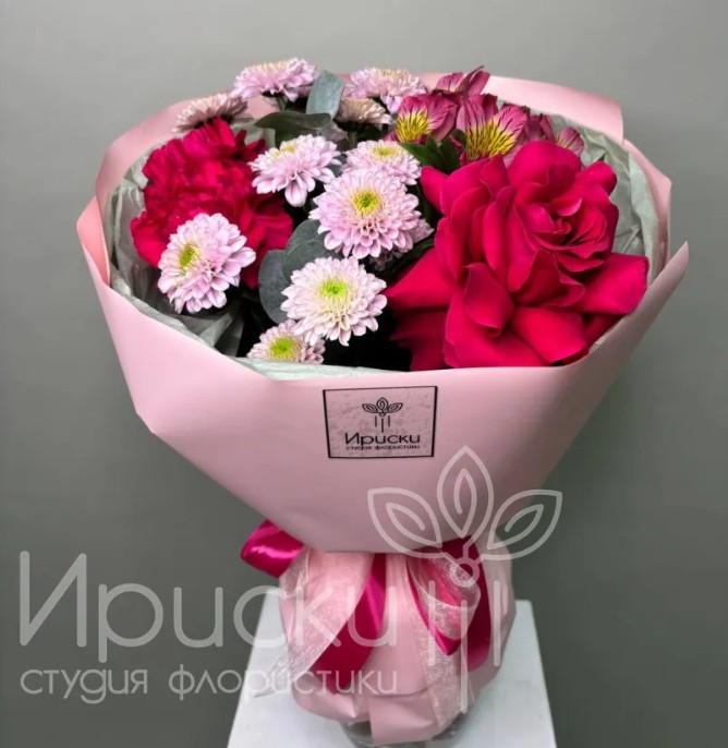 Яркий сборный букет