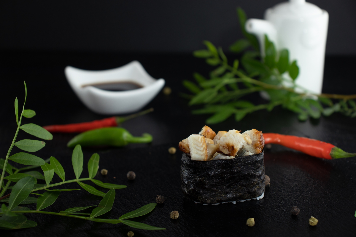 Спайси суши с угрём