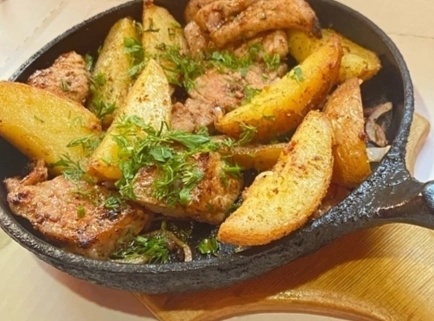 Сковородка с мясом и картофелем