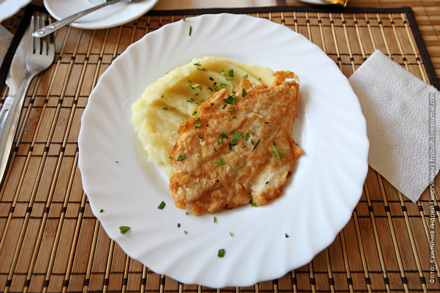 Картофельное пюре с куриной бризоль