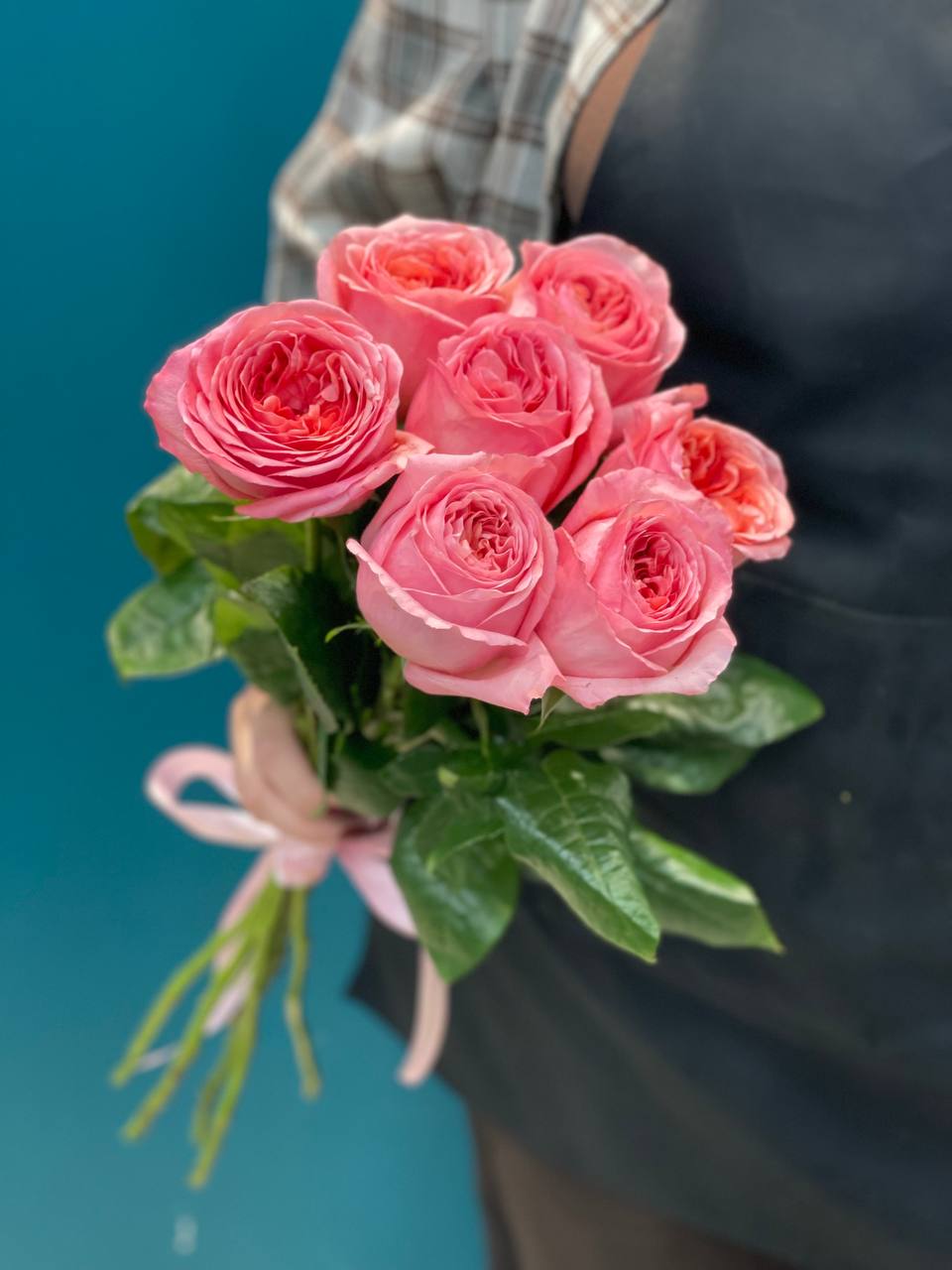 7 пионовидных розовых роз