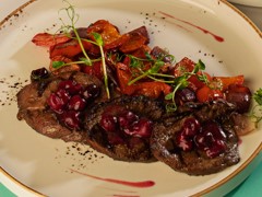 Медальоны из телятины с овощами