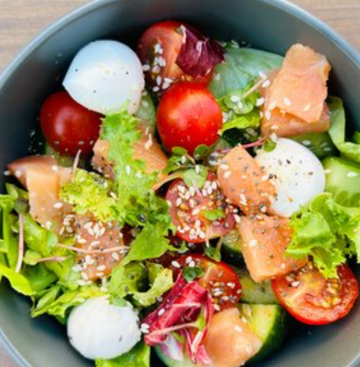 Салат с лососем