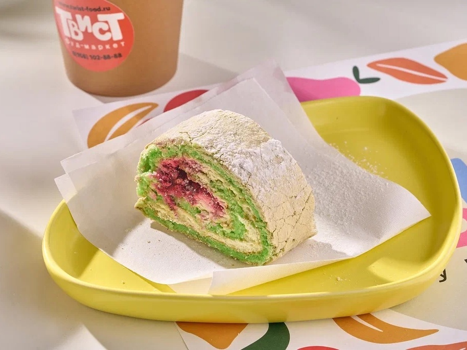 Рулет малиново-фисташковый