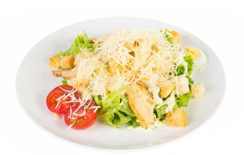 Цезарь с курицей салат