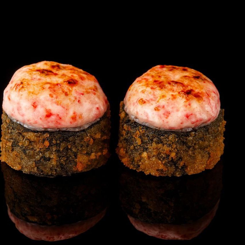 Ролл с лососем в темпуре