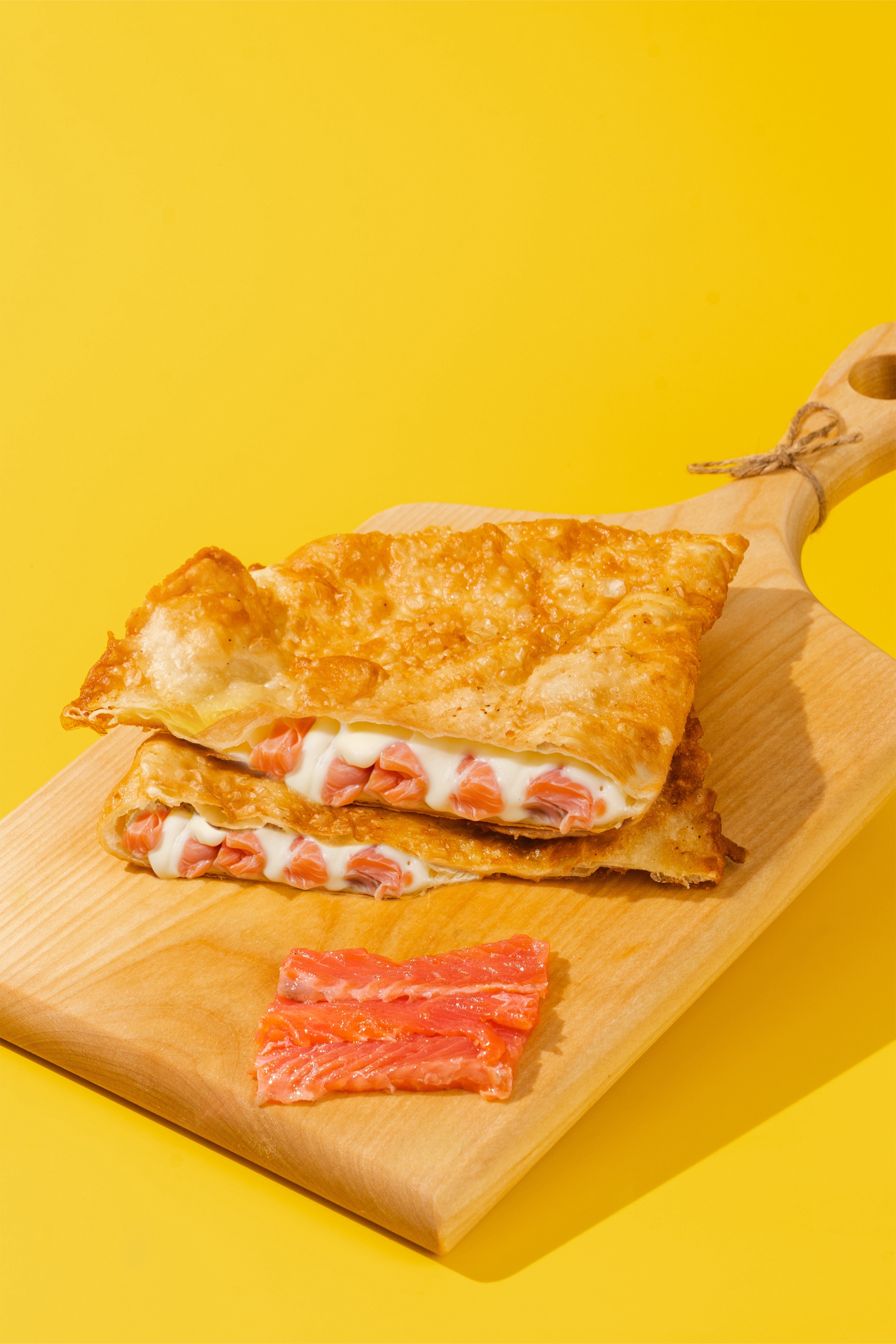 Чебурек с красной рыбой и нежным творожным сыром