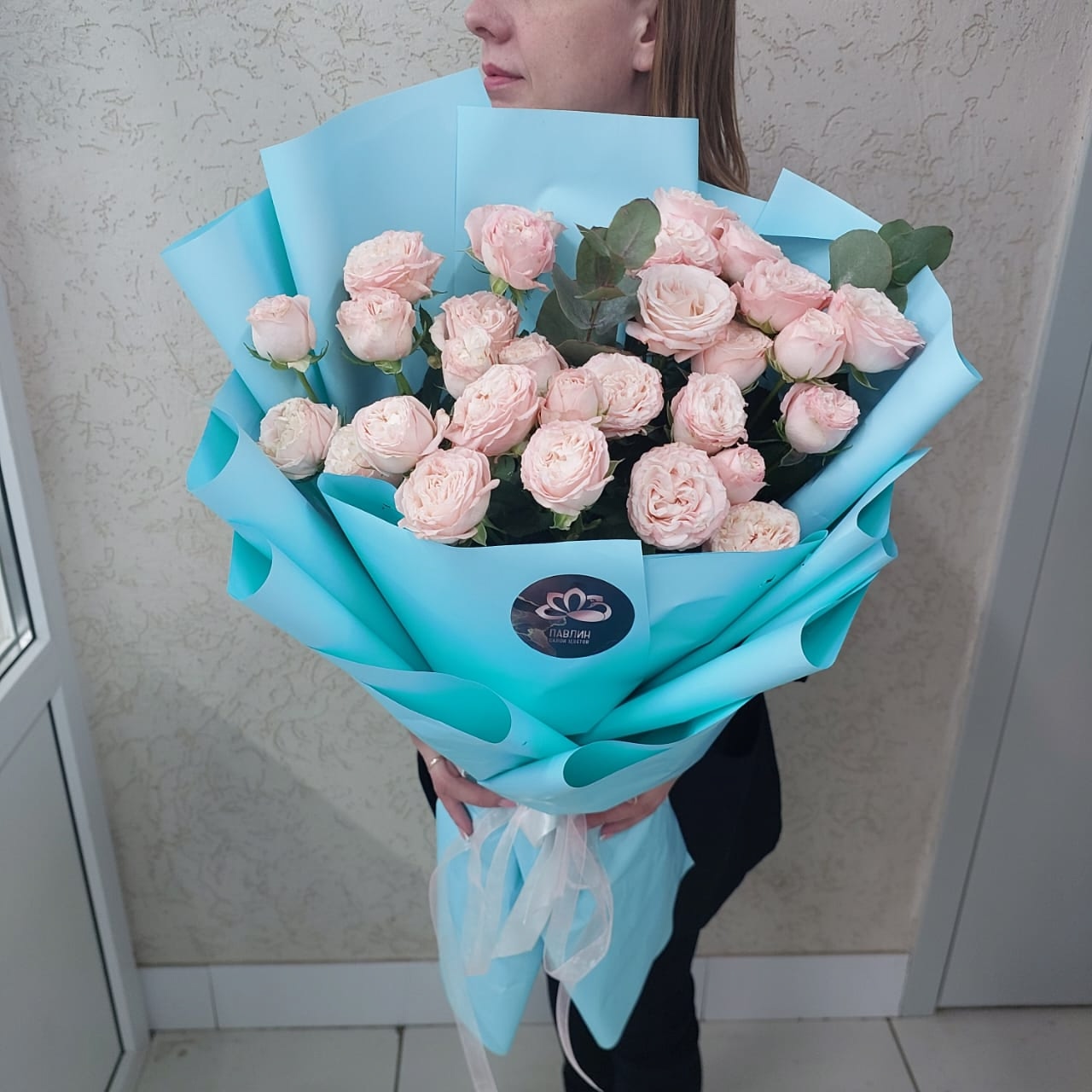 Розы кустовые в букете