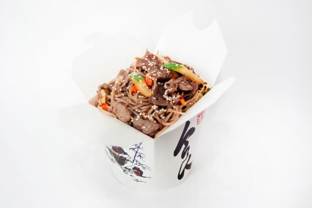 Wok лапша гречневая соба с курицей