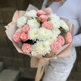 Дуо-букет хризантем с пионовидными розами