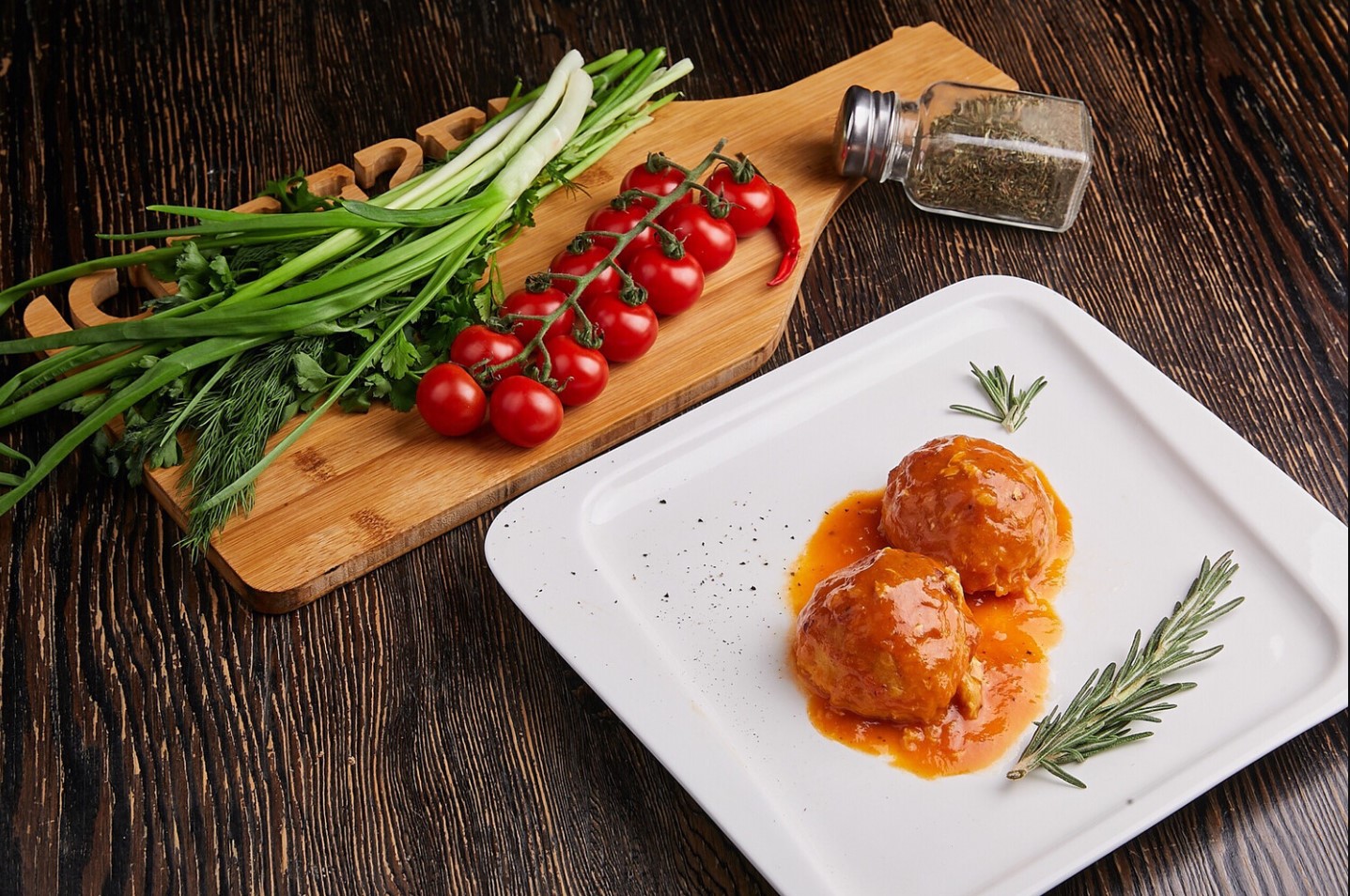 Тефтели свиные с соусом