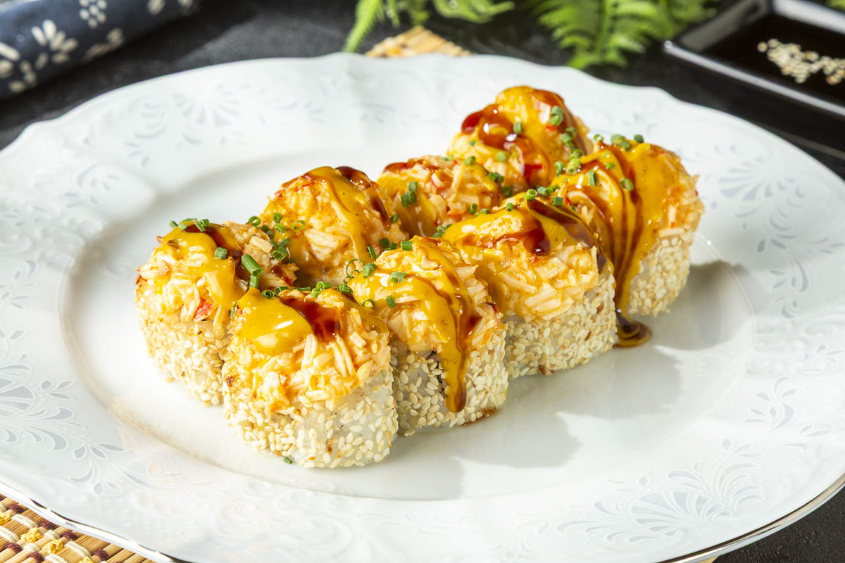 Запеченный ролл с крабом сурими