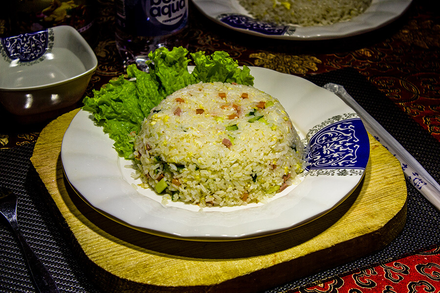 162 Рис жареный с яйцом, овощами, колбас