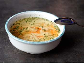 Суп - лапша с цыпленком и яйцом
