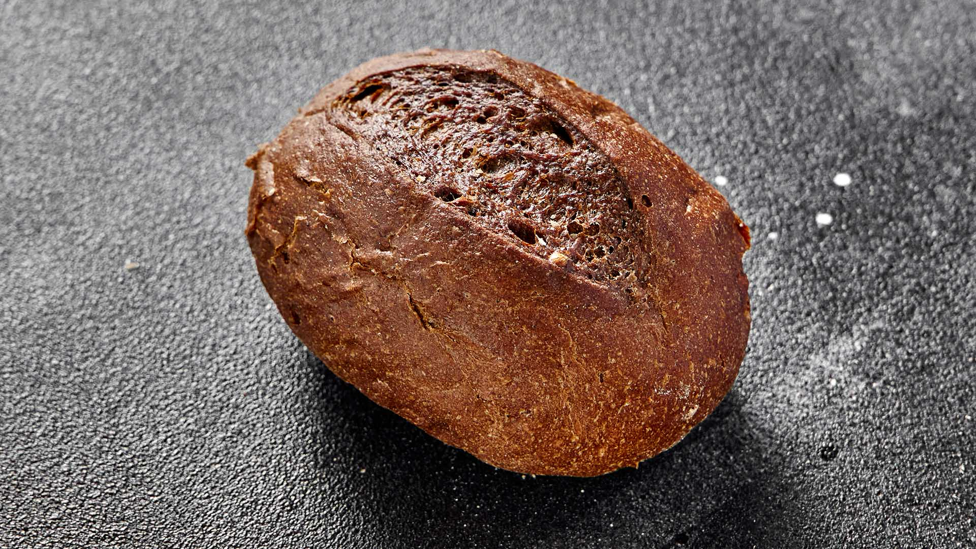 Булочка датская (темная)