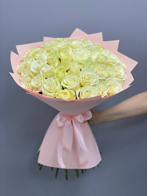 Букет из 35 белых роз в корейской пленке