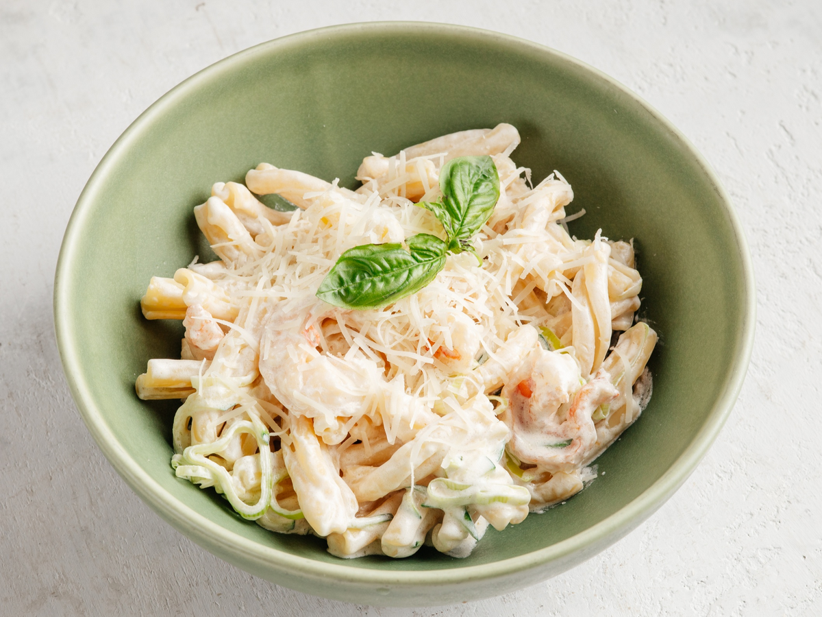 Казарече с креветками в сливочном соусе