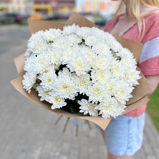 Пышный букет кустовых хризантем