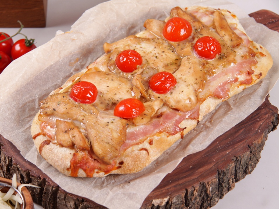 Римская пицца Мясная c курицей и беконом