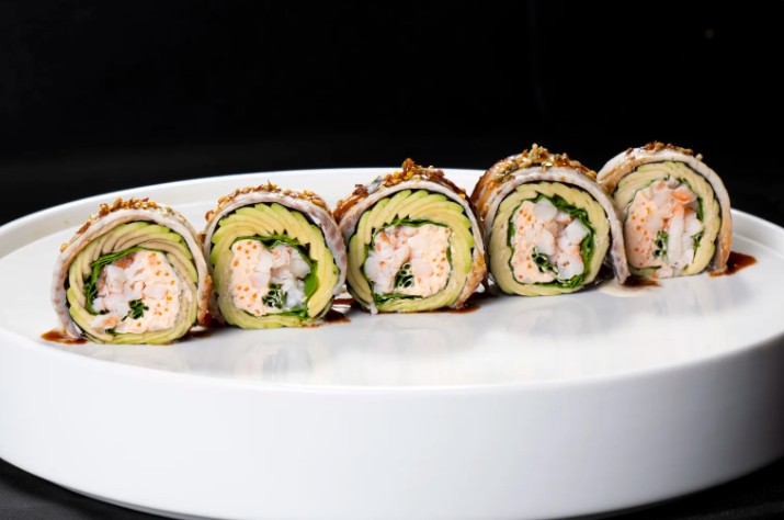 Кето-ролл с Угрем и авокадо