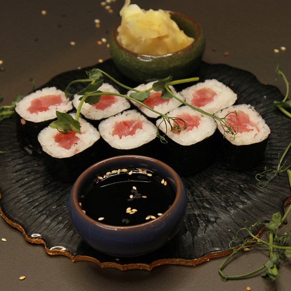 Ролл с тунцом