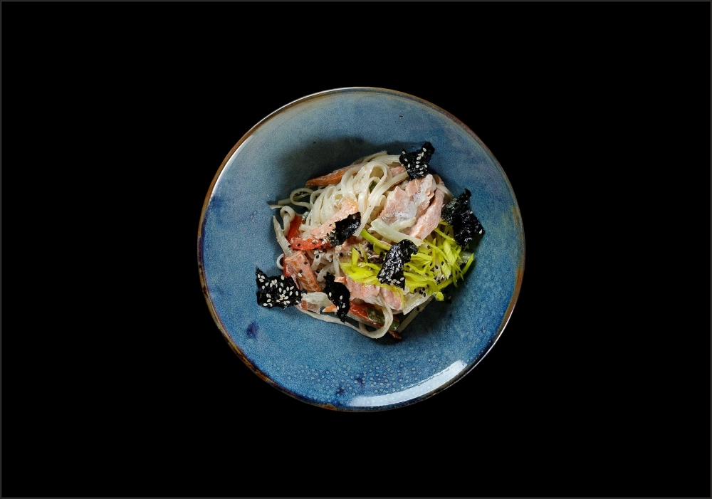 Сливочный удон с лососем